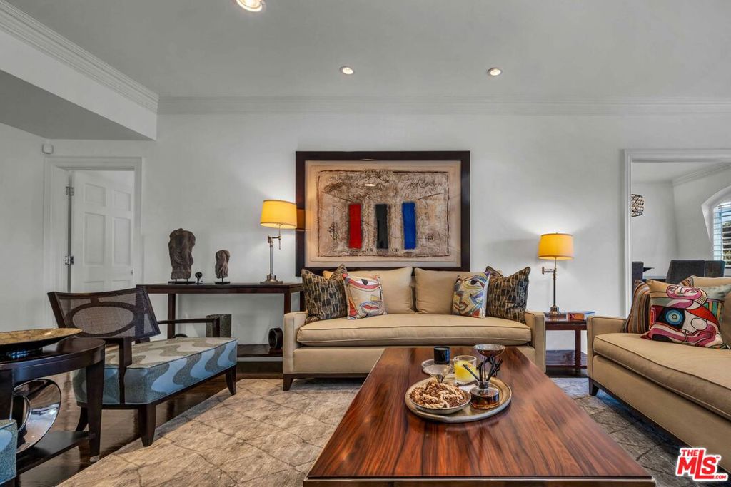 https://media.crmls.org/mediaz/12bf86f1-9041-484e-a597-cdb92aa956be.jpg?preset=X-Large