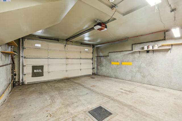2070 Bush St, San Francisco CA: https://media.crmls.org/mediaz/12bfec87-088e-4e39-84af-de2154d6342b.jpg