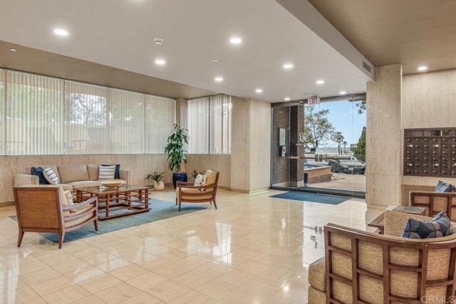 230 W Laurel Street, San Diego CA: https://media.crmls.org/mediaz/12c0dc83-4708-4349-bddc-d70cabd52d79.jpg
