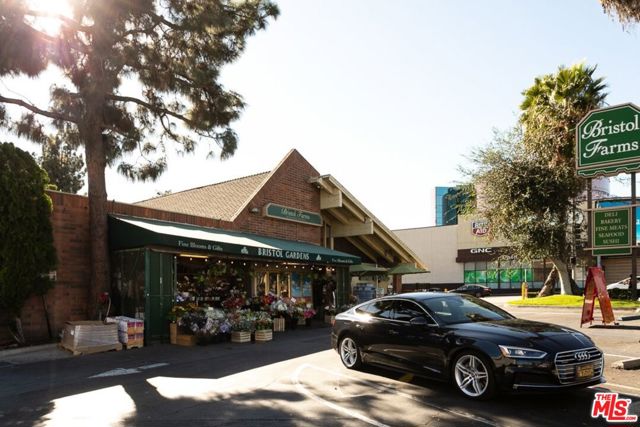 7250 Franklin Avenue, Los Angeles CA: https://media.crmls.org/mediaz/12c1b507-19af-416b-b6ca-d1c72c2db423.jpg