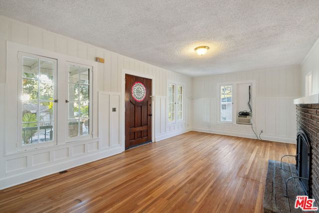 10606 Commerce Avenue photo 5