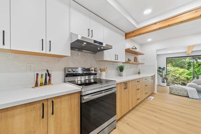 536 Sand Hill Circle, Menlo Park CA: https://media.crmls.org/mediaz/12c1fbc7-029c-4d07-9e58-0d658106e6e8.jpg