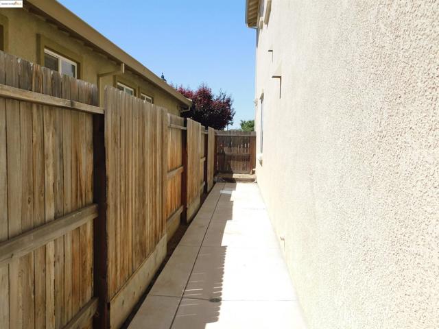 1090 Lavender St, Manteca CA: https://media.crmls.org/mediaz/12c26eee-7874-484b-b8d8-8cdd1fcd70fb.jpg