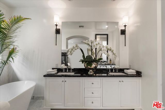 1664 Amherst Avenue, Los Angeles CA: https://media.crmls.org/mediaz/12c285b0-30ed-4eee-9b8f-5be095a87f1b.jpg