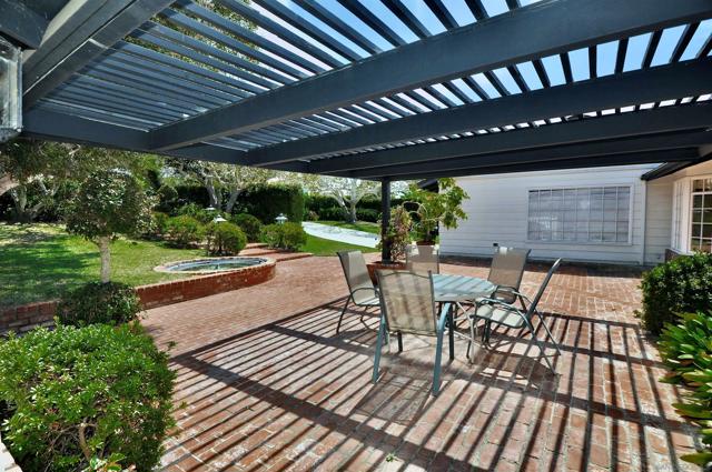 8294 Prestwick Dr, La Jolla CA: https://media.crmls.org/mediaz/12c33200-1a12-44c1-b692-19b658d8e49a.jpg