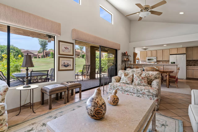 73259 Boxthorn Lane, Palm Desert CA: https://media.crmls.org/mediaz/12c33d0a-1147-4fa7-9f03-952ae64c3f00.jpg