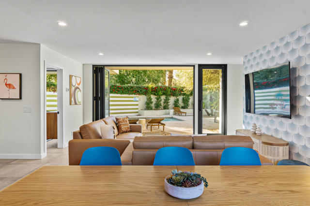 130 W Racquet Club Road #308, Palm Springs, CA 92262