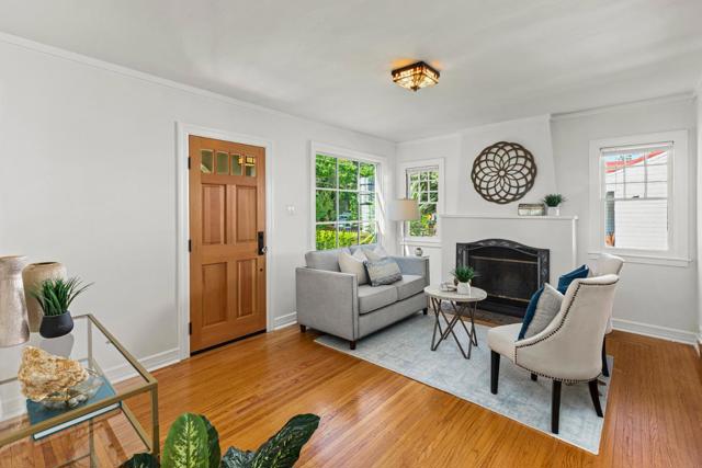 212 Gilbert Avenue, Menlo Park CA: https://media.crmls.org/mediaz/12c3da43-16f6-4716-8ed4-3b5789e0956e.jpg