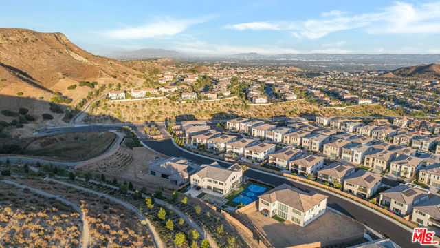 12553 N Ridgeline Road, Porter Ranch CA: https://media.crmls.org/mediaz/12c440d6-8c6d-4f69-b503-25bca2842e4e.jpg