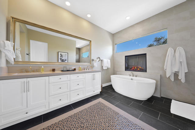 54780 Damascus Drive, La Quinta CA: https://media.crmls.org/mediaz/12c465ac-0611-4e01-81e2-155a2da13cdc.jpg