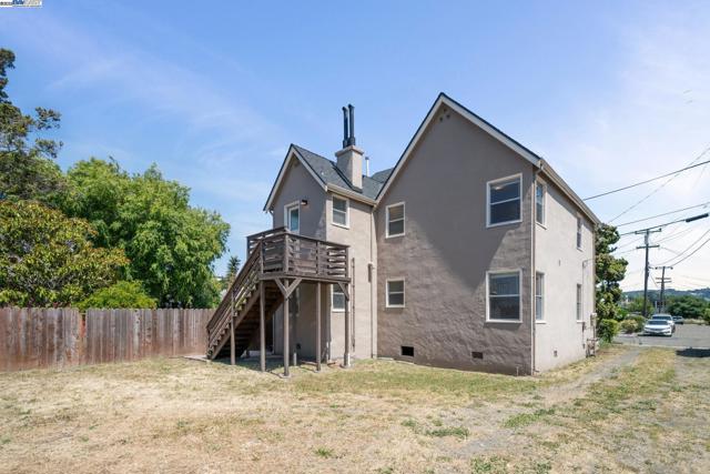 2200 Peach St, Pinole CA: https://media.crmls.org/mediaz/12c47583-0b84-45ed-afc4-3e6d35665fca.jpg