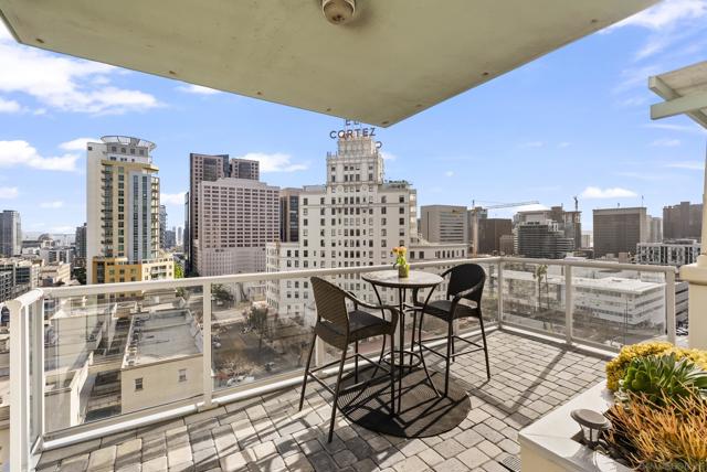 850 Beech St, San Diego CA: https://media.crmls.org/mediaz/12c4ac49-24b8-4706-96e8-8e4dc6fd0c06.jpg