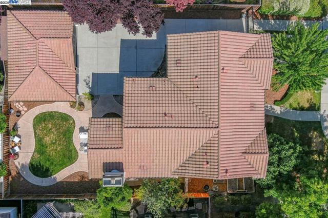 5640 Carnegie Way, Livermore CA: https://media.crmls.org/mediaz/12c4c7ad-0131-486b-8ae5-f8e3c9cc3fb1.jpg