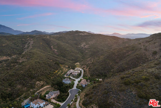 1772 Tamarack Street, Westlake Village CA: https://media.crmls.org/mediaz/12c54c3e-42c2-40b9-b32f-05499dd7498a.jpg
