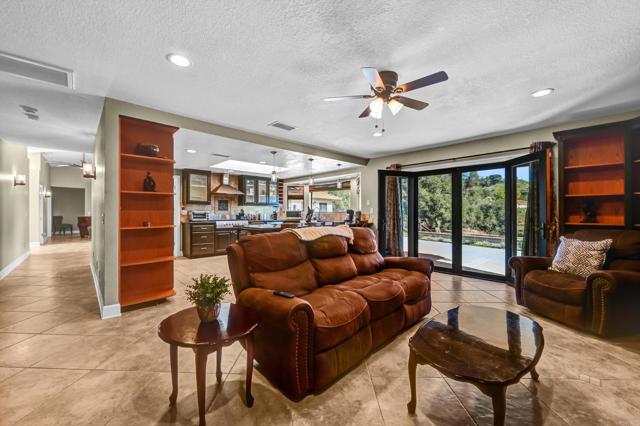 33140 Lilac Road, Valley Center CA: https://media.crmls.org/mediaz/12c55563-13f2-4bb7-b4f9-e5f6ff3dd889.jpg