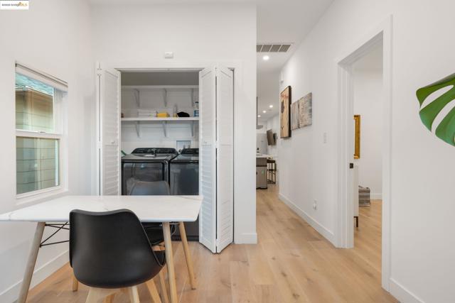 75 Echo Ave, Oakland CA: https://media.crmls.org/mediaz/12c5814a-70fc-488e-bcf8-7ad6aa3febbc.jpg