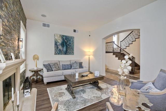 993 Hawthorne Creek Dr, Chula Vista CA: https://media.crmls.org/mediaz/12c5f198-5b60-4a0a-8b6a-6995dccf11a1.jpg