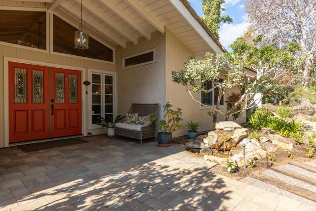 Detail Gallery Image 4 of 75 For 1285 Hidden Oaks Trail, Vista,  CA 92084 - 4 Beds | 4 Baths