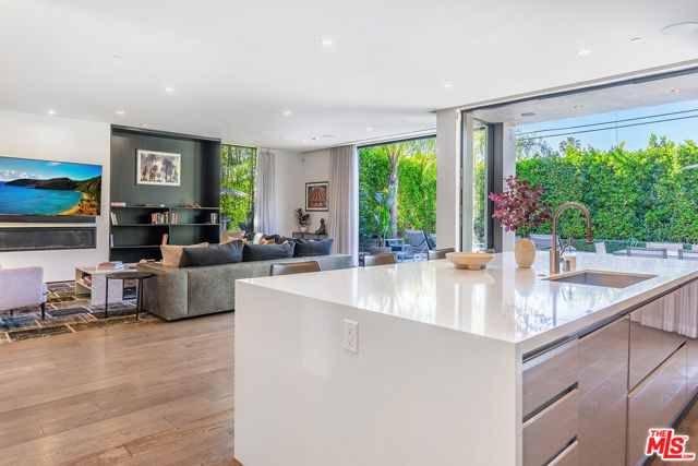 Image 10 of 62 For 737 Gardner Street