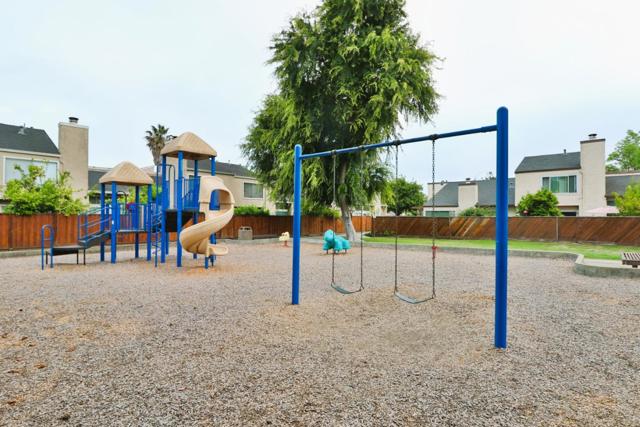 284 Rosewood Court, Hayward CA: https://media.crmls.org/mediaz/12c6bd4f-9ecf-473e-b6a6-eeb6074d819e.jpg