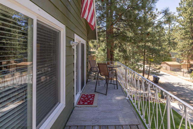 308 W Rainbow Boulevard, Big Bear CA: https://media.crmls.org/mediaz/12c76892-0d84-4da3-9fef-94a12a5b87ed.jpg
