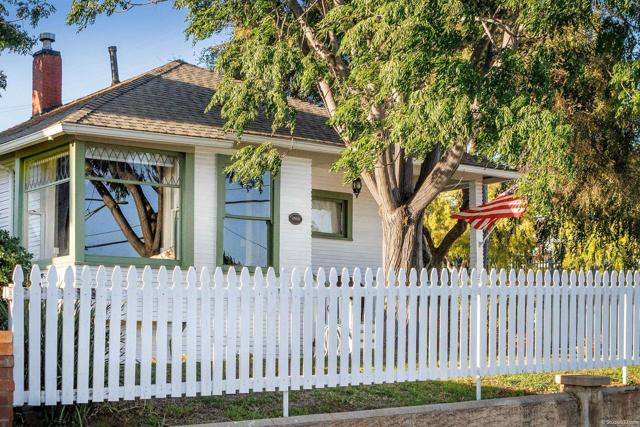 Detail Gallery Image 2 of 25 For 204 W 9th Ave, Escondido,  CA 92025 - 2 Beds | 2 Baths