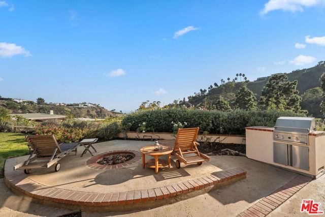 Drew Fenton | 1344 Bienveneda Avenue Pacific Palisades CA | MLS: 7487432