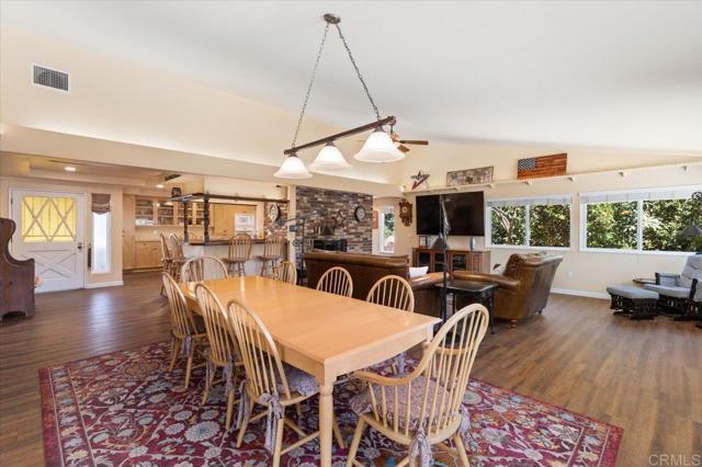 Detail Gallery Image 31 of 60 For 945 El Paseo, Vista,  CA 92084 - 4 Beds | 3 Baths