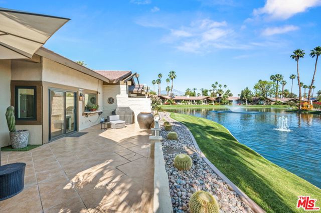 84 Running Springs Drive, Palm Desert CA: https://media.crmls.org/mediaz/12c83c4b-6fd7-444e-87f4-8e3f193e4ba1.jpg
