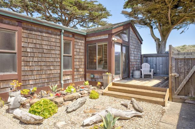 274 Monterey Dunes Way, Moss Landing CA: https://media.crmls.org/mediaz/12c8969d-994d-4648-8801-28a2d10fb7a0.jpg