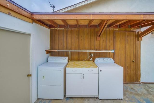 1354 Chalcedony St, San Diego CA: https://media.crmls.org/mediaz/12c8b076-a7f8-40f0-80dc-139431183195.jpg