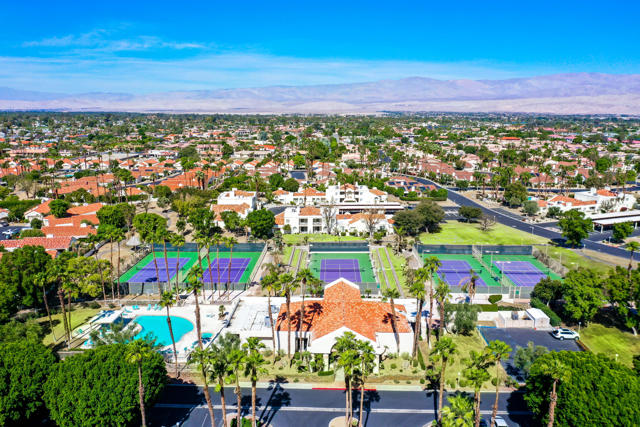 77707 Calle Las Brisas S, Palm Desert CA: https://media.crmls.org/mediaz/12c8b932-f34a-46dd-a889-22fa48b8c4c6.jpg