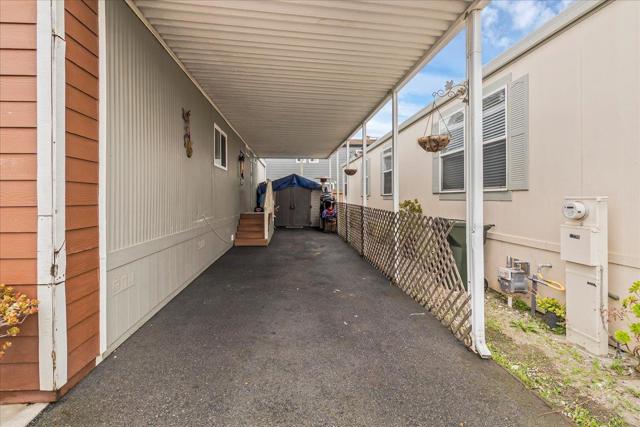 20 Russell Rd Street, Salinas CA: https://media.crmls.org/mediaz/12c8c9af-98f5-4677-be99-ac39917e5a47.jpg
