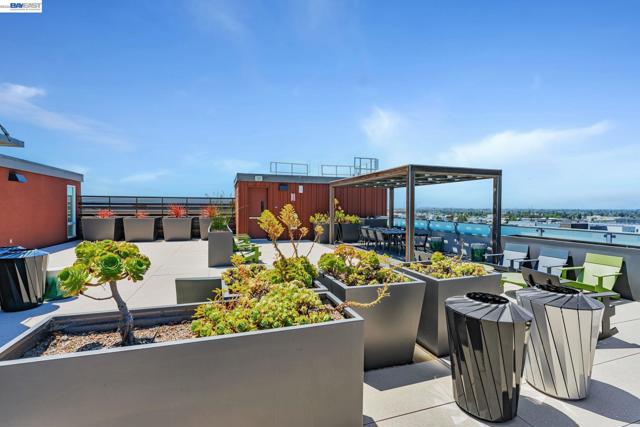 45128 Warm Springs Blvd, Fremont CA: https://media.crmls.org/mediaz/12c99a79-42bf-4fcc-9a72-4621289ebf31.jpg