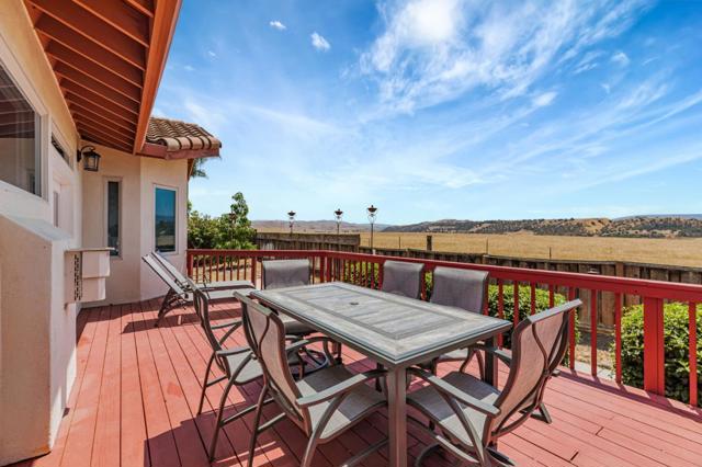 50 Schmidt Court, Hollister CA: https://media.crmls.org/mediaz/12cabf80-bee9-4fcf-9308-02e4b145a58a.jpg