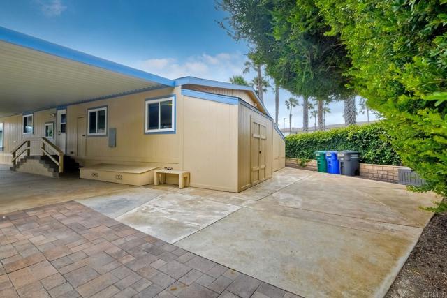 6496 Friendly Place, Carlsbad CA: https://media.crmls.org/mediaz/12cbf31e-b65f-467e-abc8-3c90af06d66c.jpg