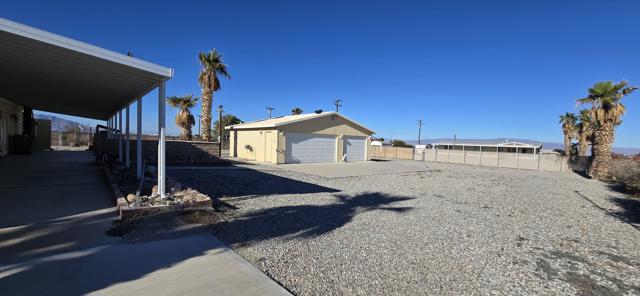 2577 Sorrel Avenue, Thermal CA: https://media.crmls.org/mediaz/12cc672e-769b-4916-bd26-3e42add99c23.jpg