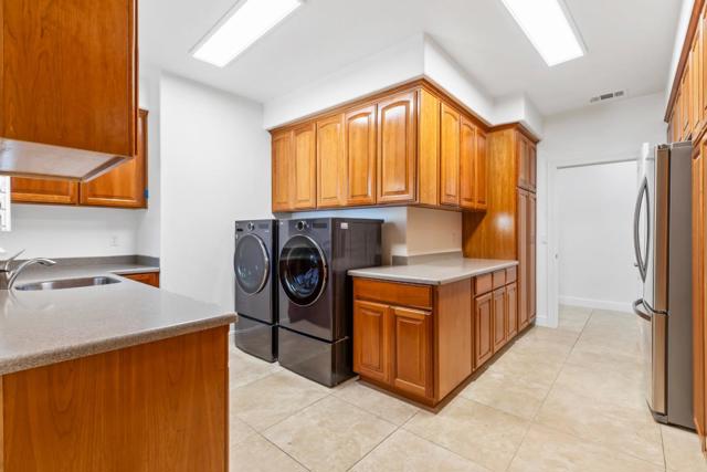 5000 Peach Blossom Lane, Oakdale CA: https://media.crmls.org/mediaz/12cc6e1f-c82a-4fad-afcc-f790a2e3f379.jpg