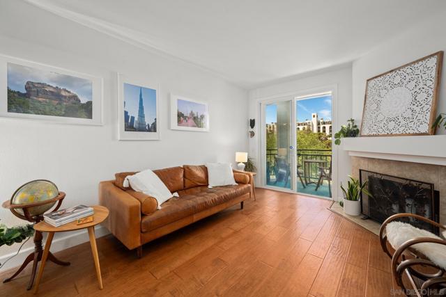 2150 Camino De La Reina, San Diego CA: https://media.crmls.org/mediaz/12cc9a12-8403-40e8-b11c-cc4957906679.jpg