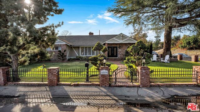 4559 Morella Avenue, Valley Village CA: https://media.crmls.org/mediaz/12ccccfe-b343-4da7-9893-16dfda57116d.jpg
