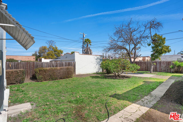 8740 La Salle Avenue, Los Angeles CA: https://media.crmls.org/mediaz/12cd200a-9c49-4e67-bed2-dd60493585e4.jpg