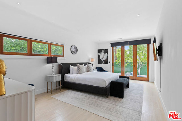 455 N Crescent Heights Boulevard, Los Angeles CA: https://media.crmls.org/mediaz/12cdb88a-668a-44ef-887c-a1e2c59c5cd2.jpg