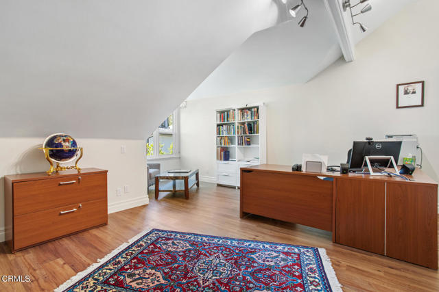 848 Greenridge Drive, La Canada Flintridge CA: https://media.crmls.org/mediaz/12ce0264-6d8d-40ba-8503-b105e8fb0474.jpg