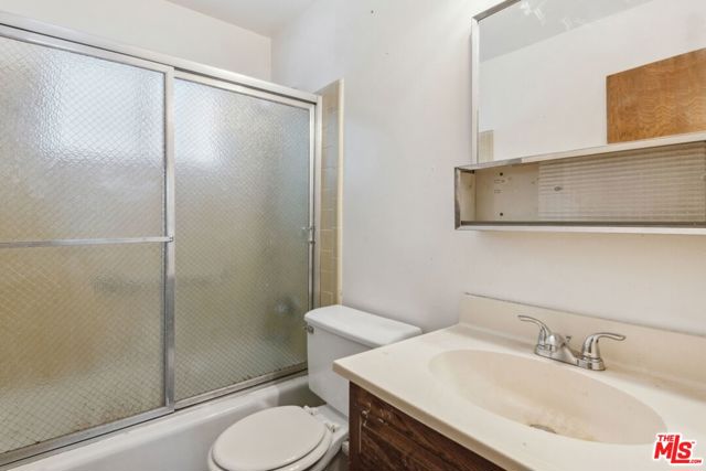 286 S Fairway Drive, Lake Arrowhead CA: https://media.crmls.org/mediaz/12ce033a-9937-4639-a0ce-8fd3cfef9b7a.jpg