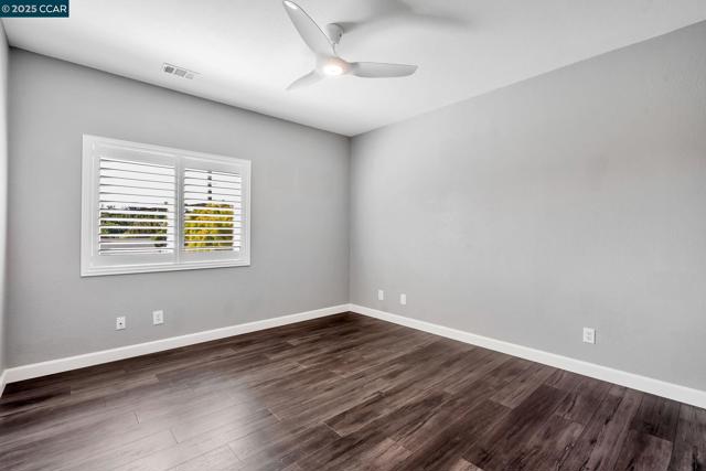 300 Saint Augustine Ct, Benicia CA: https://media.crmls.org/mediaz/12ce1e5e-91ad-47c5-b436-aeb71b455e1b.jpg