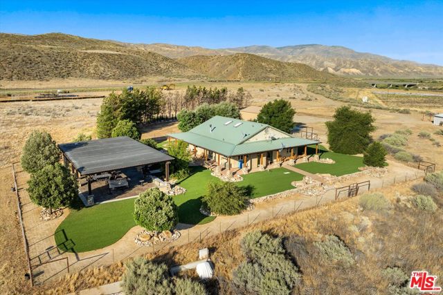 13750 Cuyama Highway, Cuyama CA: https://media.crmls.org/mediaz/12ce5066-3d45-435b-9c91-6f8f5961391c.jpg