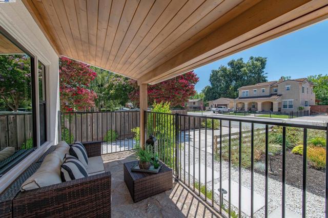 4073 Stanley Blvd, Pleasanton CA: https://media.crmls.org/mediaz/12ce7730-3076-453f-891c-507b9f1d72d5.jpg