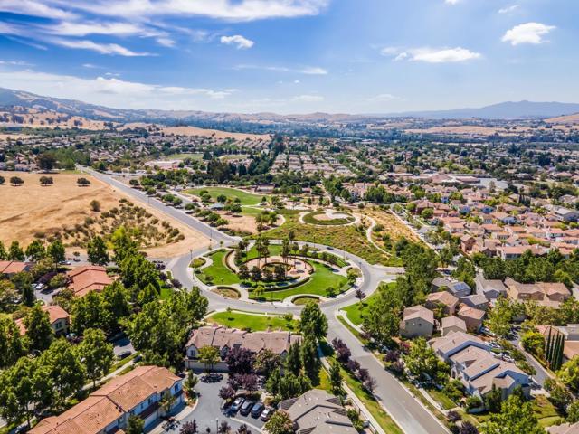 4231 Siena Court, San Jose CA: https://media.crmls.org/mediaz/12ce7a98-7bee-4bba-b0a8-d47a6dbb48e7.jpg