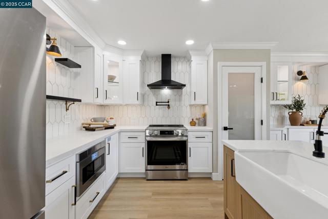 2101 Golden Rain, Walnut Creek CA: https://media.crmls.org/mediaz/12ceb2e2-64a5-4289-b4a0-2ee8cbf1ba66.jpg