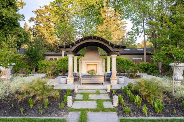 176 Encinal Avenue, Atherton CA: https://media.crmls.org/mediaz/12cee9b1-31c2-4139-b150-6b117ec27ef9.jpg